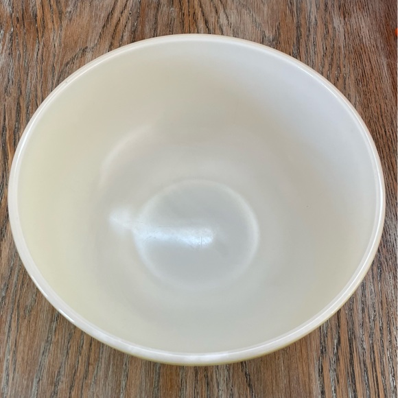 Vintage Pyrex Primary Yellow Mixing Bowl ❤️ - Picture 4 of 9